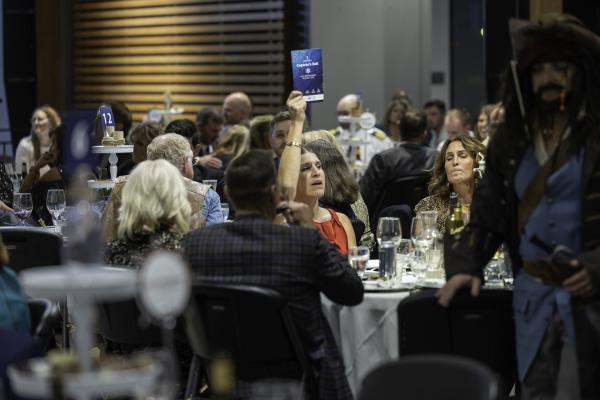 guest bidding on auction