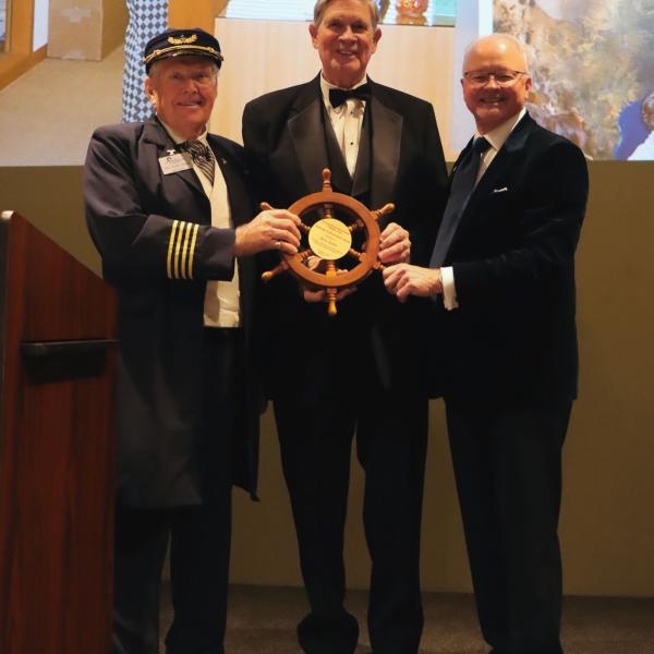 Jerry enzler receives National Rivers Hall of Fame Achievement Award