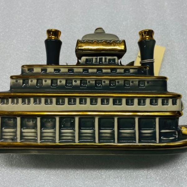 Steamboat Decanter | National Mississippi River Museum & Aquarium
