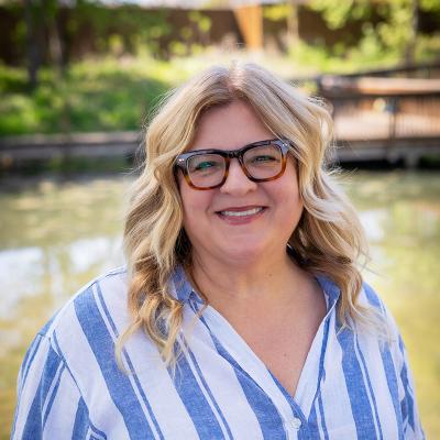 paula neuhaus headshot