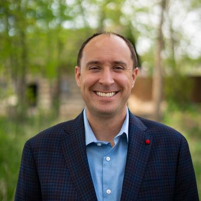 tommy lange headshot
