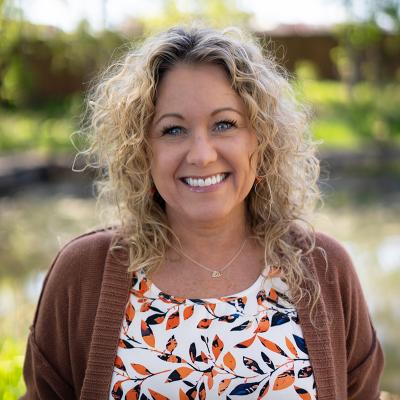 vicky sutter headshot